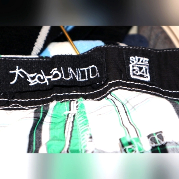 Ecko UnlimitedEcko unlimited men's white, green, plaid Madras - Picture 9 of 9